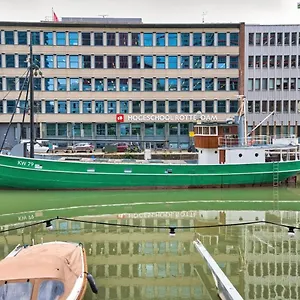 https://boathotel-rotterdam-wilhelmina.amsterdamhotelsnl.com